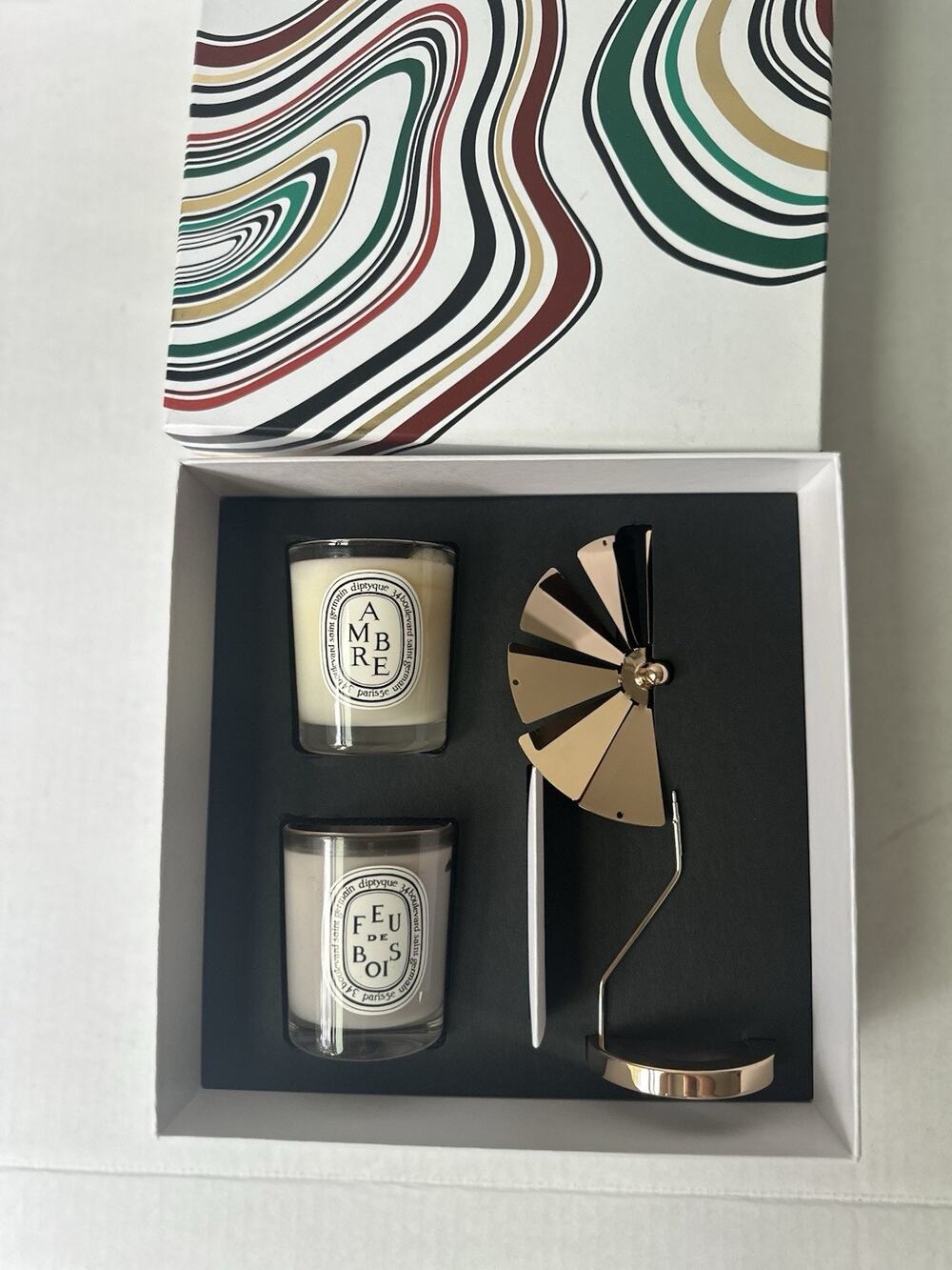 DIPTYQUE Set of Two 2.4 oz. Scented Candles with Carousel - Feu de Bois& Amber